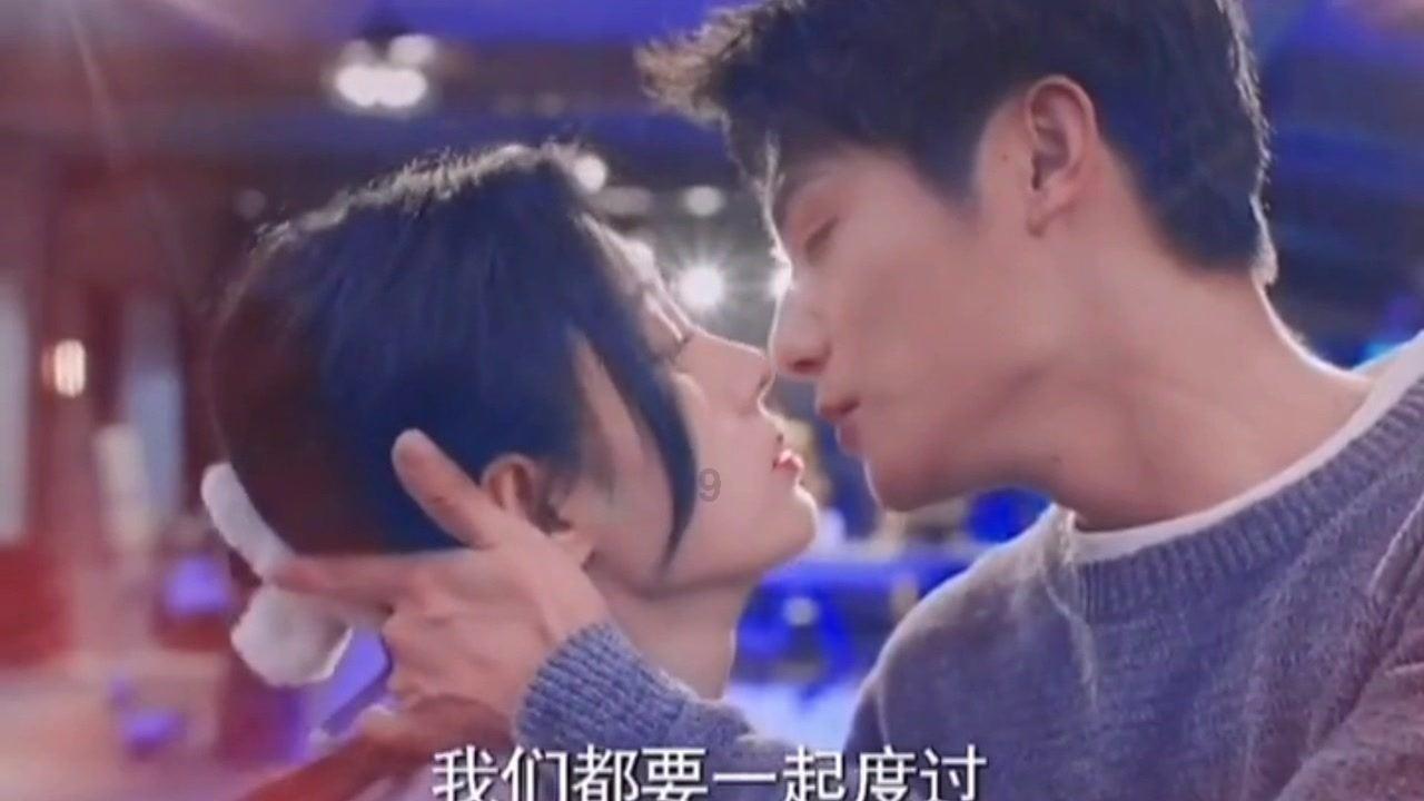 粉色露脐T恤搭穿不腻的牛仔裤,美的出众又有个性,你觉得好看吗?知识星球-知识分享与学习平台
